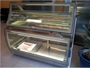 Eisvitrine ISA Pagoda Aria 170:     	 Artikelzustand 	 gebraucht    	 Etagen oben 	 2    	 Temperatur oben
