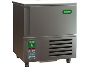 Schockfroster Tecnomac T5/20:     	Abmessungen: 	B 800/ T 700/ H 900    	Fassungsvermögen/Inhalt: 	  6 E