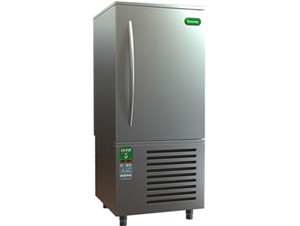 Sckockfroster Tecnomac T14/40:     	Abmessungen: 	B 800/ T 800/ H 1820    	Fassungsvermögen/Inhalt: 	18 Eis