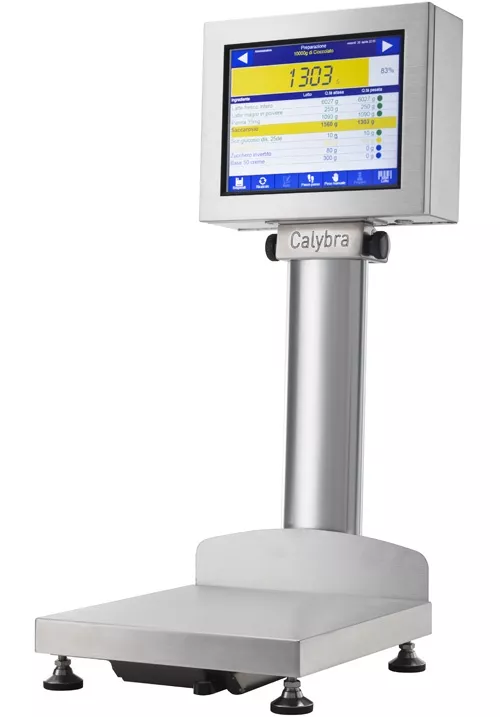 Eine Waage mit einem Monitor darauf