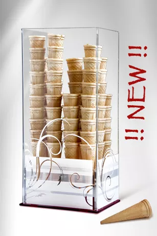 Ein Stapel Eiswaffeln in einer Glasvitrine
